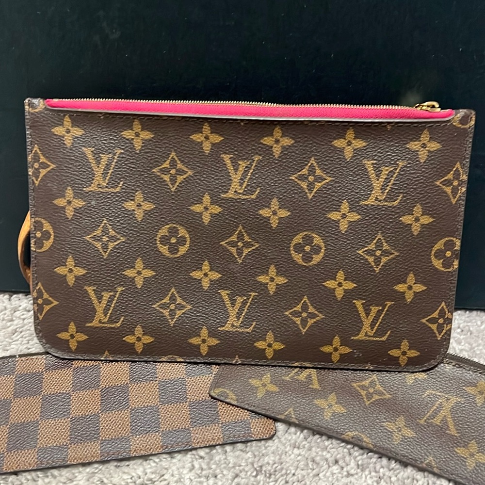 Authentic Louis Vuitton Neverfull Pochette Clutch Wristlet